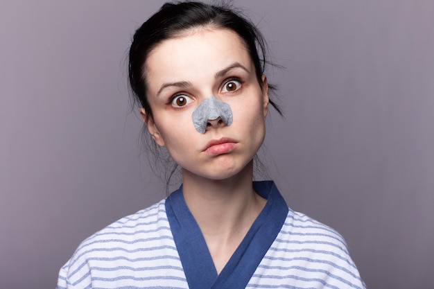 Jak pozamykać pory na nosie bez wizyty u kosmetyczki?