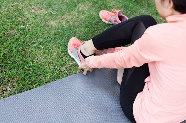 Jak poprawić mobilność stawu skokowego w codziennym życiu?