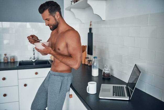 Jak podnieść poziom testosteronu u mężczyzn bez leków?