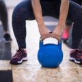 Jakie kettlebell na początek wybrać do domowego treningu?